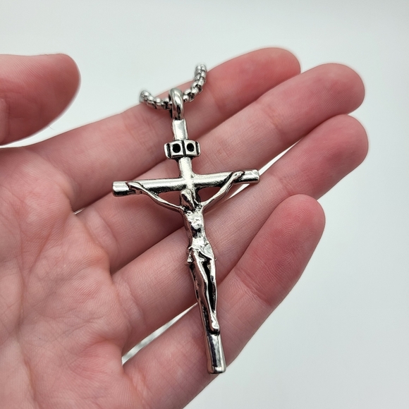 Stainless steel Jesus necklace - Picture 2 of 3
